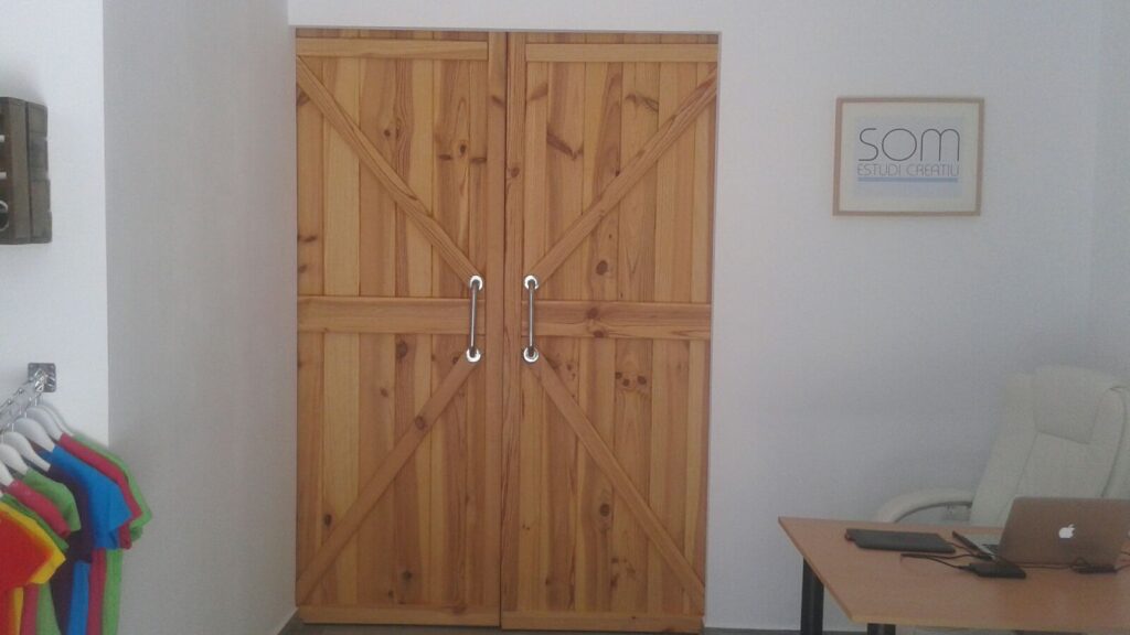 Posuvné dřevěné dveře